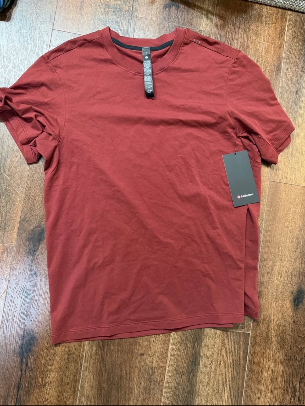 lululemon athletica Men's Short Sleeve Crew T-Shirt in Deep Red